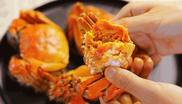 Luxury Jiangnan Autumn Escape · Maples & Crab Feast · Song Dynasty Charm at West Lake · Night Stroll in Wuzhen · 6 Days with Peace Hotel Stay