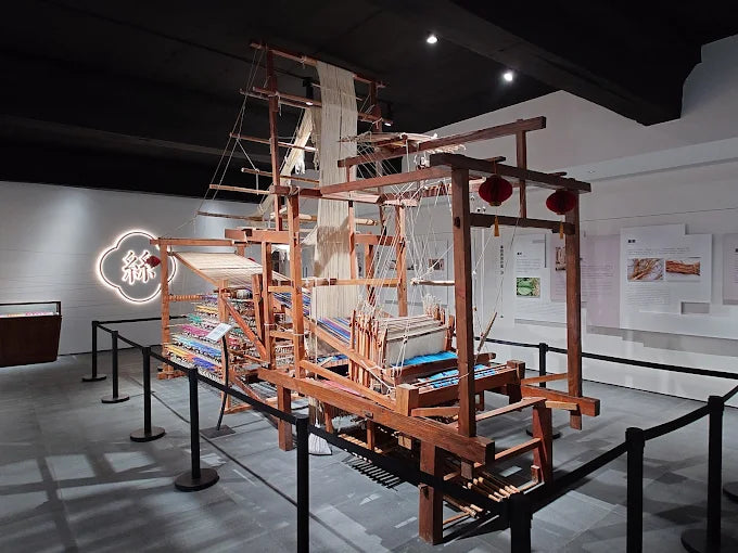 Luxury Jiangnan Crab Feast · Sheshan Quarry Hotel · Xuanwu Lake Ginkgo · Zen Retreat in Nianhuawan · Maple Views at Tianping Mountain · 6 Days