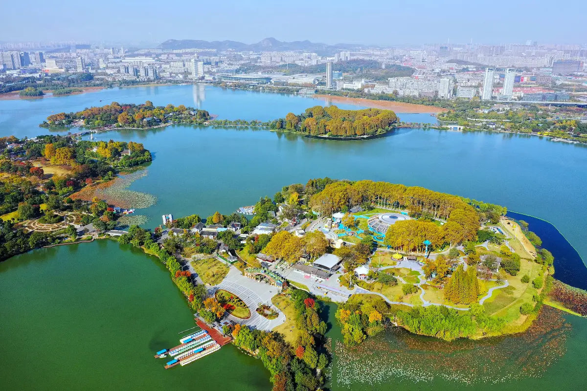 Luxury Jiangnan Crab Feast · Sheshan Quarry Hotel · Xuanwu Lake Ginkgo · Zen Retreat in Nianhuawan · Maple Views at Tianping Mountain · 6 Days