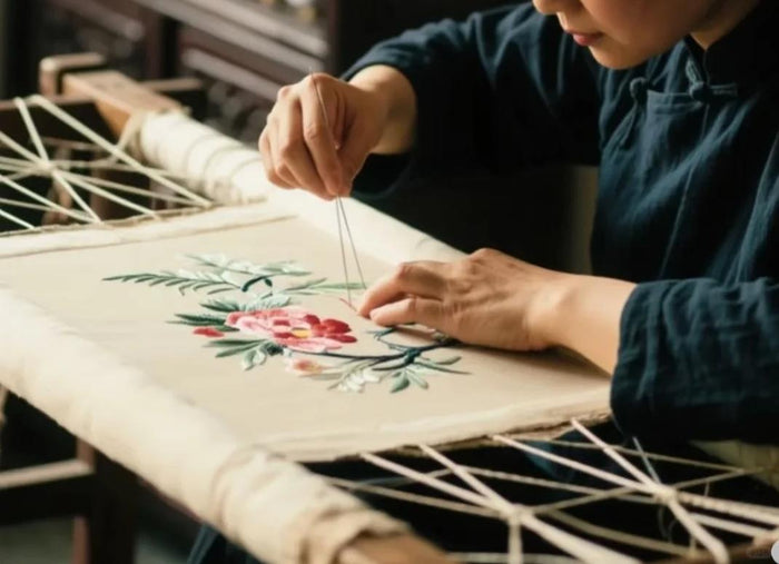 Suzhou Embroidery: Poetic Art of Suzhou in Needles and Threads