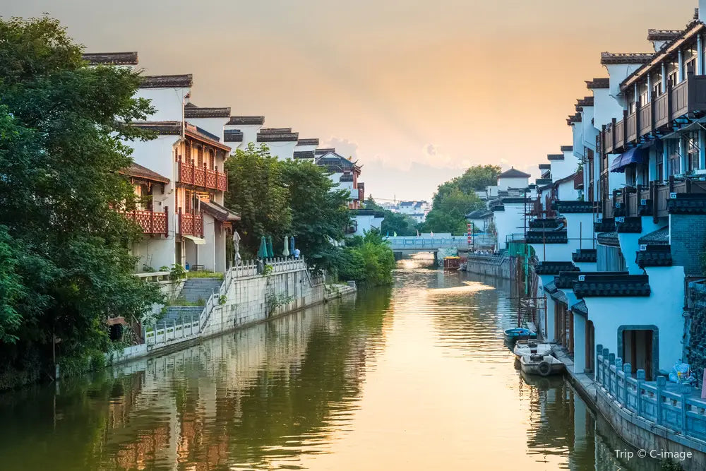 [Luxury & Value Jiangnan] 7-Day Tour: Six Dynasties Ancient Capital · Nianhua Bay in Wuxi · Wuzhen Water Town · Suzhou Classical Gardens · West Lake Scenic Views