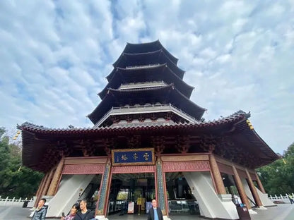 [Exquisite Jiangnan] 8-Day Tour: Wuzhen East Scenic Zone · West Lake Boat Ride · Feilai Peak at Lingyin Temple · Nianhua Bay Zen Retreat · Wuxi Three Kingdoms City