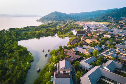 [Leisurely Jiangnan] 8-Day Tour: West Lake Boat Ride · Wuzhen Ancient Town · Feilai Peak at Lingyin Temple · Nianhua Bay Zen Retreat · Shanghai Urban Entertainment