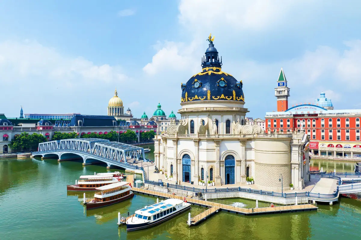 [Leisurely Jiangnan] 8-Day Tour: West Lake Boat Ride · Wuzhen Ancient Town · Feilai Peak at Lingyin Temple · Nianhua Bay Zen Retreat · Shanghai Urban Entertainment