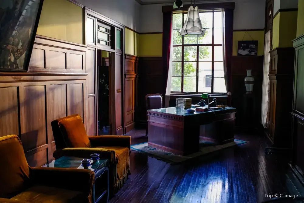 [Exquisite Jiangnan] 6-Day Tour: Wuzhen East Scenic Zone · West Lake Boat Ride · Feilai Peak at Lingyin Temple · Nanjing Presidential Palace · Shanghai Bund