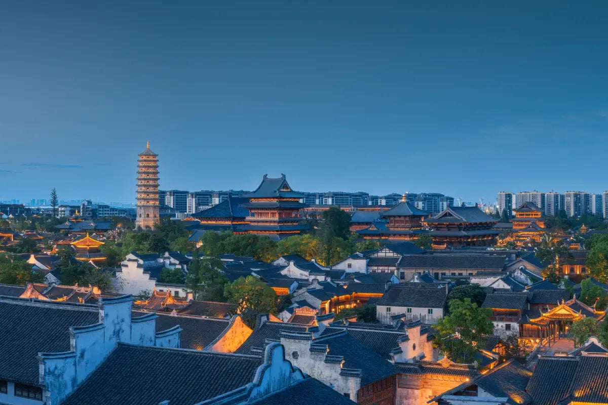 [Premium Jiangnan] 9-Day Tour: Puyuan Fashionable Ancient Town · West Lake Boat Ride · Lingshun God of Wealth Temple · Tianping Mountain Autumn Foliage · Nianhua Bay Zen Retreat