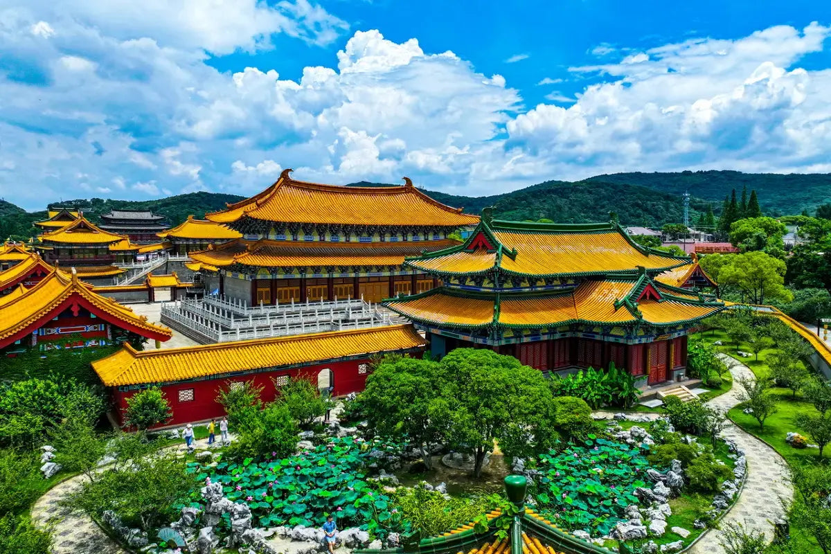 [Exquisite Jiangnan] 8-Day Tour: Wuzhen East Scenic Zone · West Lake Boat Ride · Feilai Peak at Lingyin Temple · Nianhua Bay Zen Retreat · Wuxi Three Kingdoms City