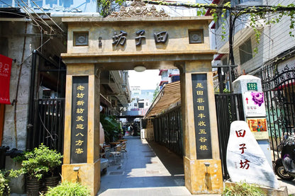 [Leisurely Jiangnan] 8-Day Tour: West Lake Boat Ride · Wuzhen Ancient Town · Feilai Peak at Lingyin Temple · Nianhua Bay Zen Retreat · Shanghai Urban Entertainment