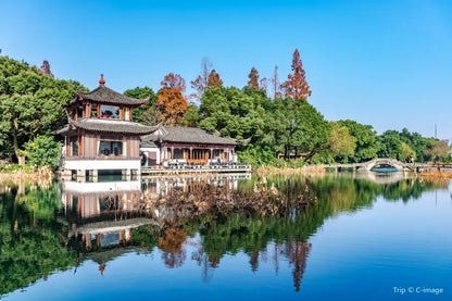 [Luxury & Value Jiangnan] 7-Day Tour: Six Dynasties Ancient Capital · Nianhua Bay in Wuxi · Wuzhen Water Town · Suzhou Classical Gardens · West Lake Scenic Views