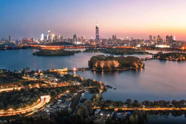 Luxury Jiangnan Crab Feast · Sheshan Quarry Hotel · Xuanwu Lake Ginkgo · Zen Retreat in Nianhuawan · Maple Views at Tianping Mountain · 6 Days